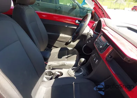 2015 Volkswagen Beetle 1.8T z USA, uszkodzony, nr VIN 3VWJ07AT5FM637684